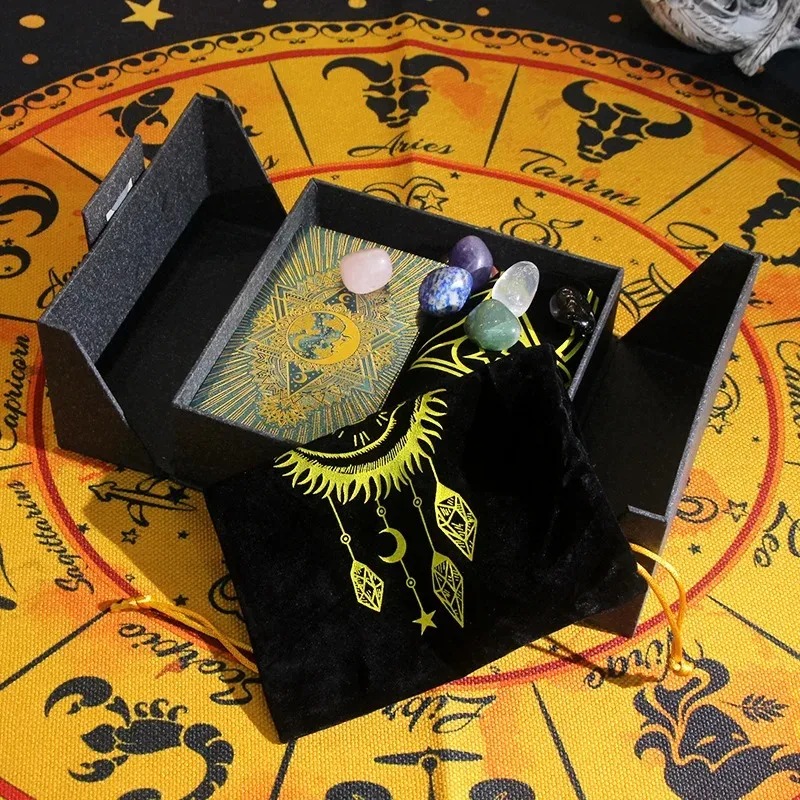 إصدار قابل للجمع تحت عنوان Zodiac - مجموعة Mystic’s Treasure Tarot & Crystal