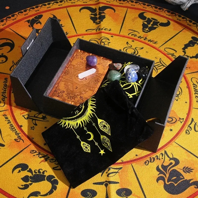 إصدار قابل للجمع تحت عنوان Zodiac - مجموعة Mystic’s Treasure Tarot & Crystal