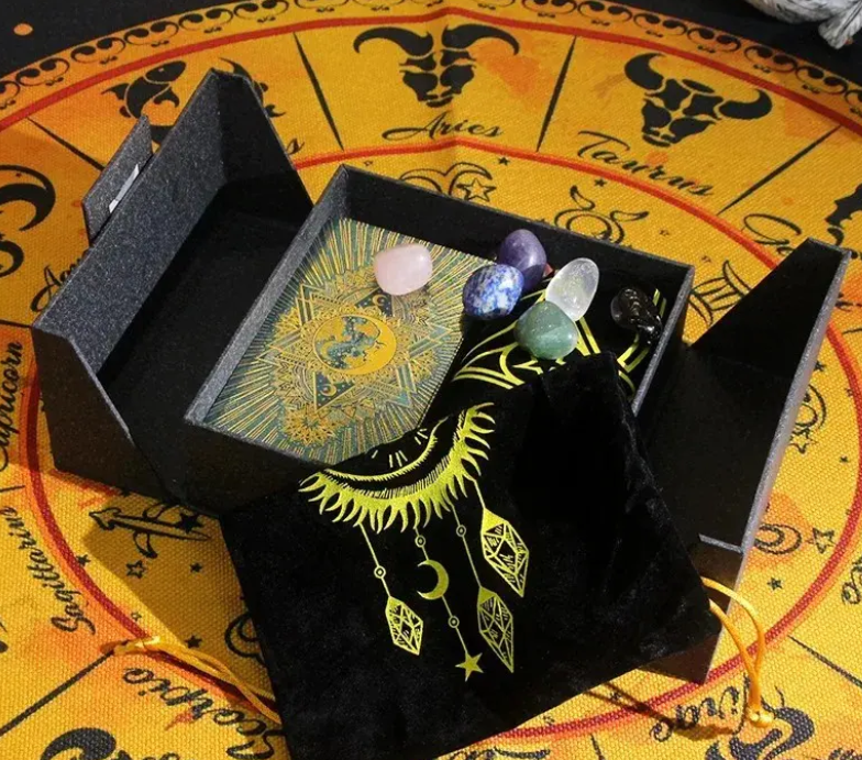 مجموعة Mystic’s Treasure Tarot & Crystal: هل تستحق الشراء؟